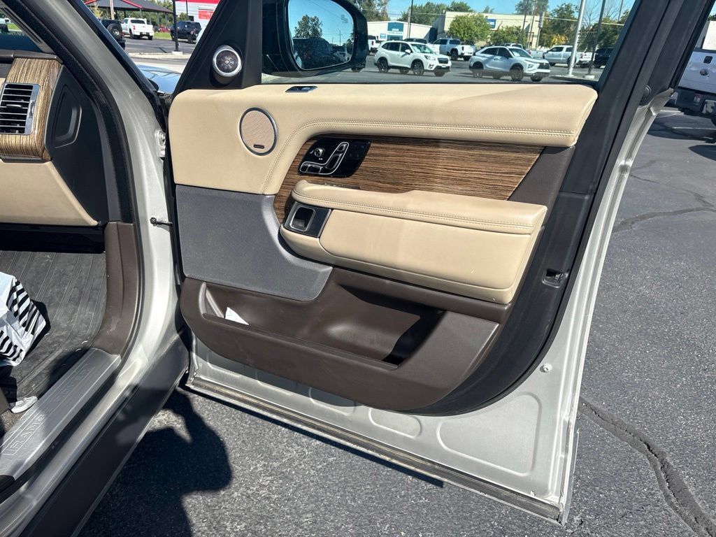 Used 2019 Land Rover Range Rover Supercharged AWD/4WD image 17