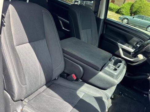 Used 2019 Nissan Titan SV image 16