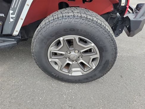 Used 2016 Jeep Wrangler Rubicon w/ Power Convenience Group image 6