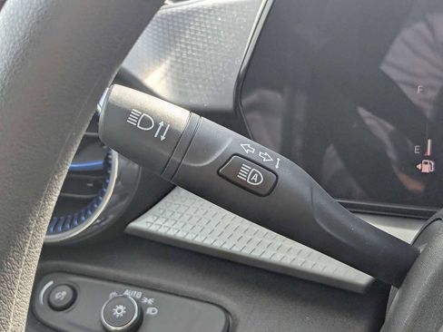 Used 2025 Chevrolet Trax LT FWD image 26