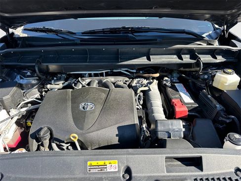 Used 2021 Toyota Highlander XLE image 14