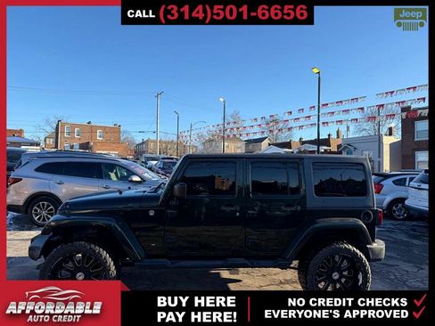 Used 2011 Jeep Wrangler Unlimited Sahara w/ Connectivity Group image 2