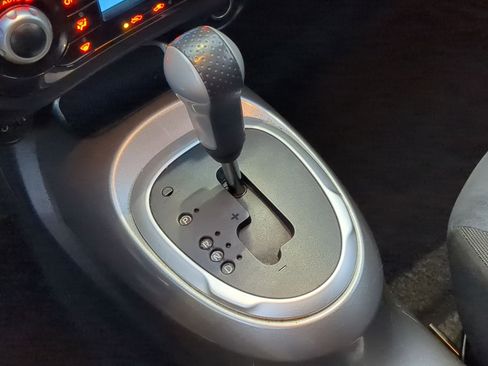 Used 2014 Nissan Juke SV w/ Navigation Package image 20