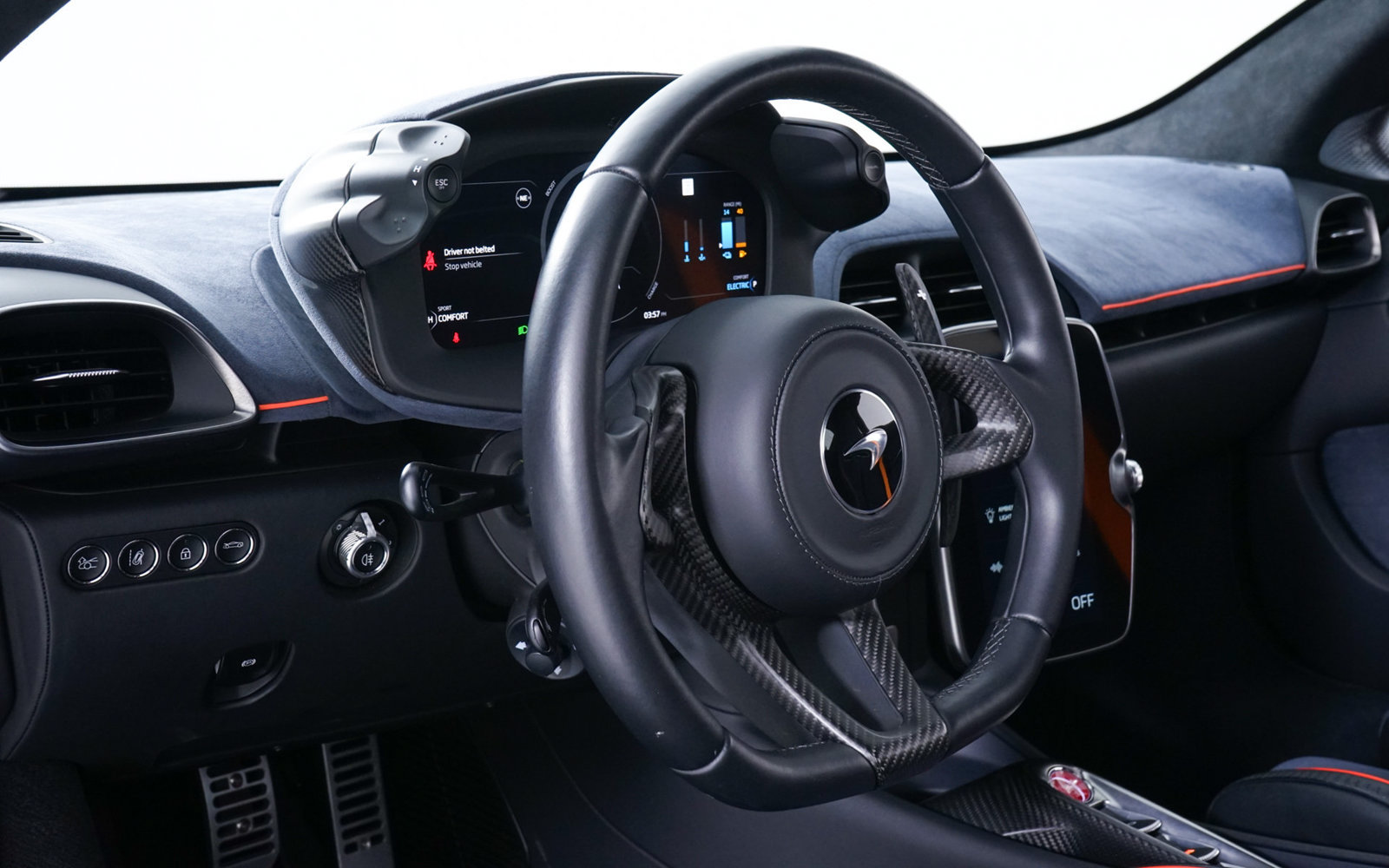 Used 2024 McLaren Artura RWD image 4
