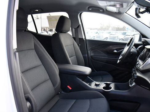 Used 2022 GMC Terrain SLE w/ Driver Convenience Package image 16