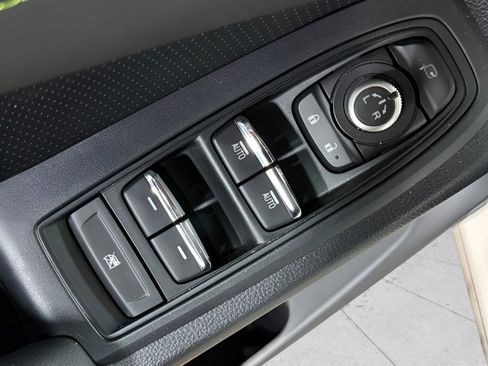 Used 2025 Subaru Ascent Bronze Edition image 22