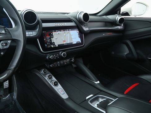 Certified 2020 Ferrari GTC4Lusso image 31