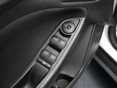 Used 2018 Ford Focus SE FWD image 11