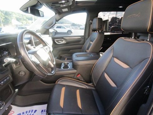Used 2023 GMC Yukon XL AT4 w/ Technology Package image 22