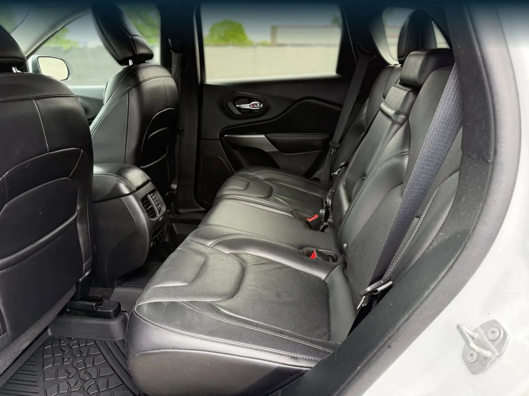 Used 2019 Jeep Cherokee Limited AWD/4WD image 21