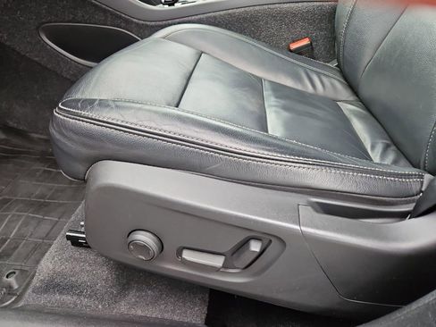 Used 2022 Volvo XC40 T5 Momentum image 23