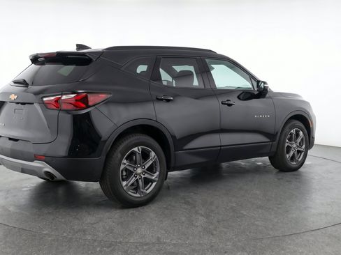 Used 2025 Chevrolet Blazer LT FWD image 9
