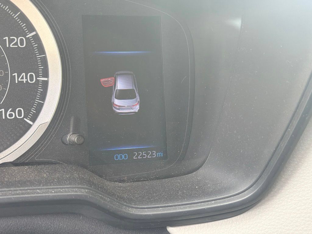 Used 2021 Toyota Corolla LE w/ LE Convenience Package FWD image 8