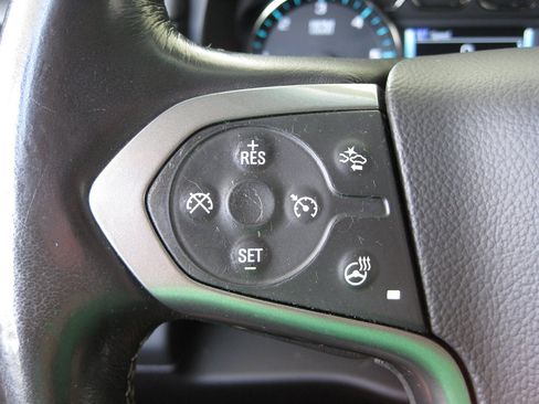 Used 2018 Chevrolet Suburban LT RWD image 16
