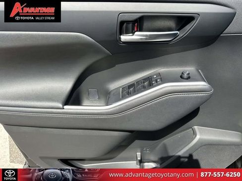 Used 2023 Toyota Highlander XSE AWD/4WD image 22