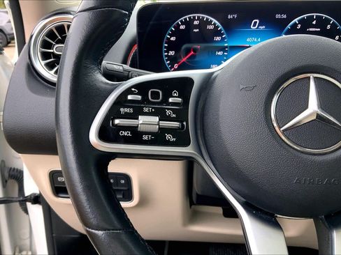 Used 2022 Mercedes-Benz GLB 250 image 22