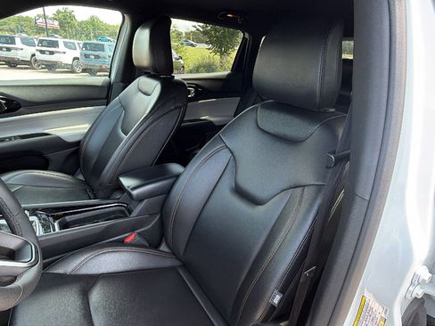 Used 2024 Jeep Compass Limited AWD/4WD image 17