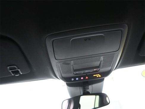 Used 2025 Chevrolet Traverse LT image 12