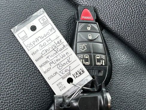 Used 2014 Chrysler Town & Country Touring image 47