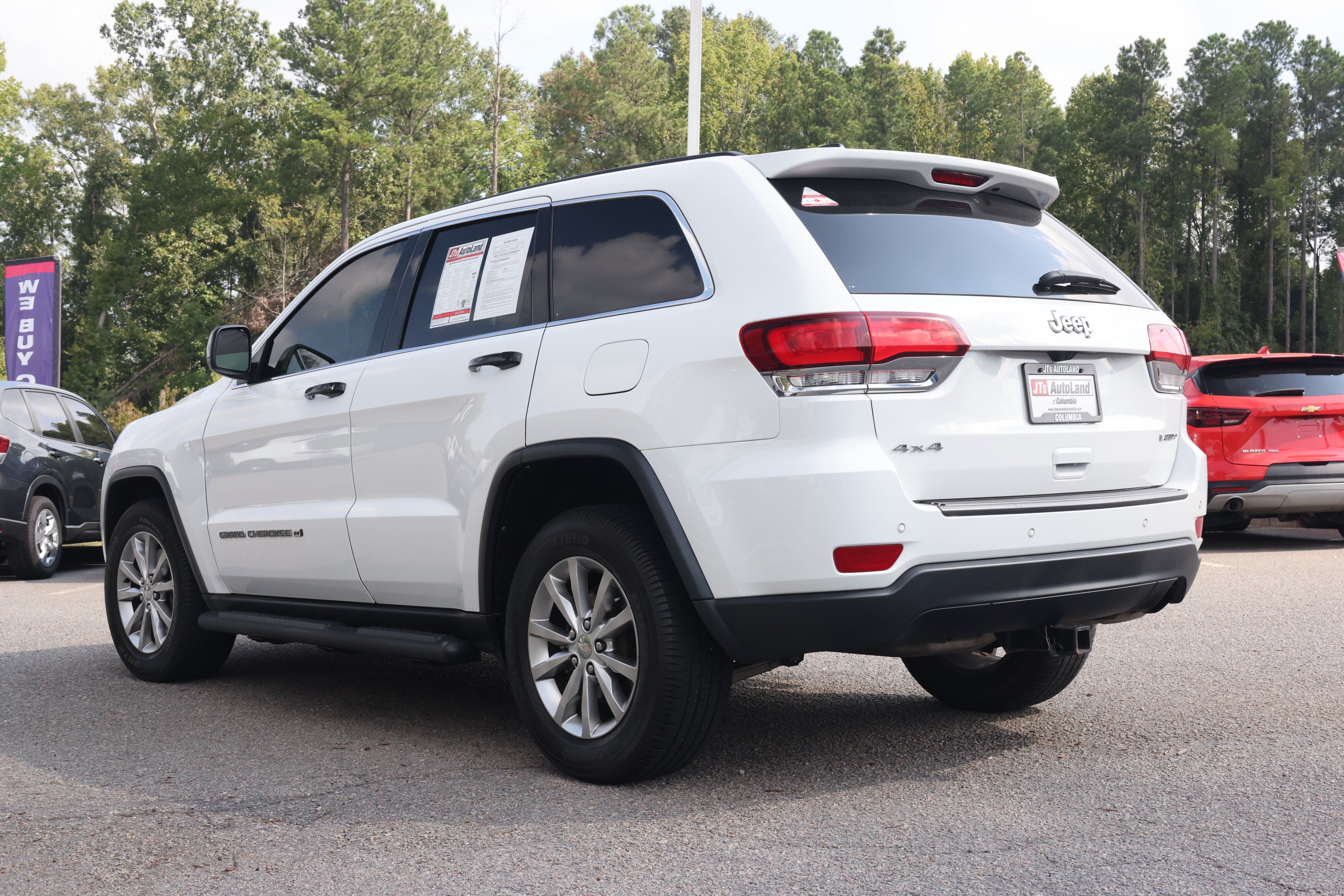 Used 2022 Jeep Grand Cherokee Laredo E AWD/4WD image 3