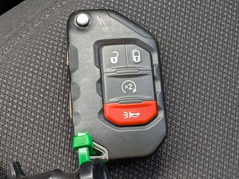 Used 2022 Jeep Gladiator Sport AWD/4WD image 31