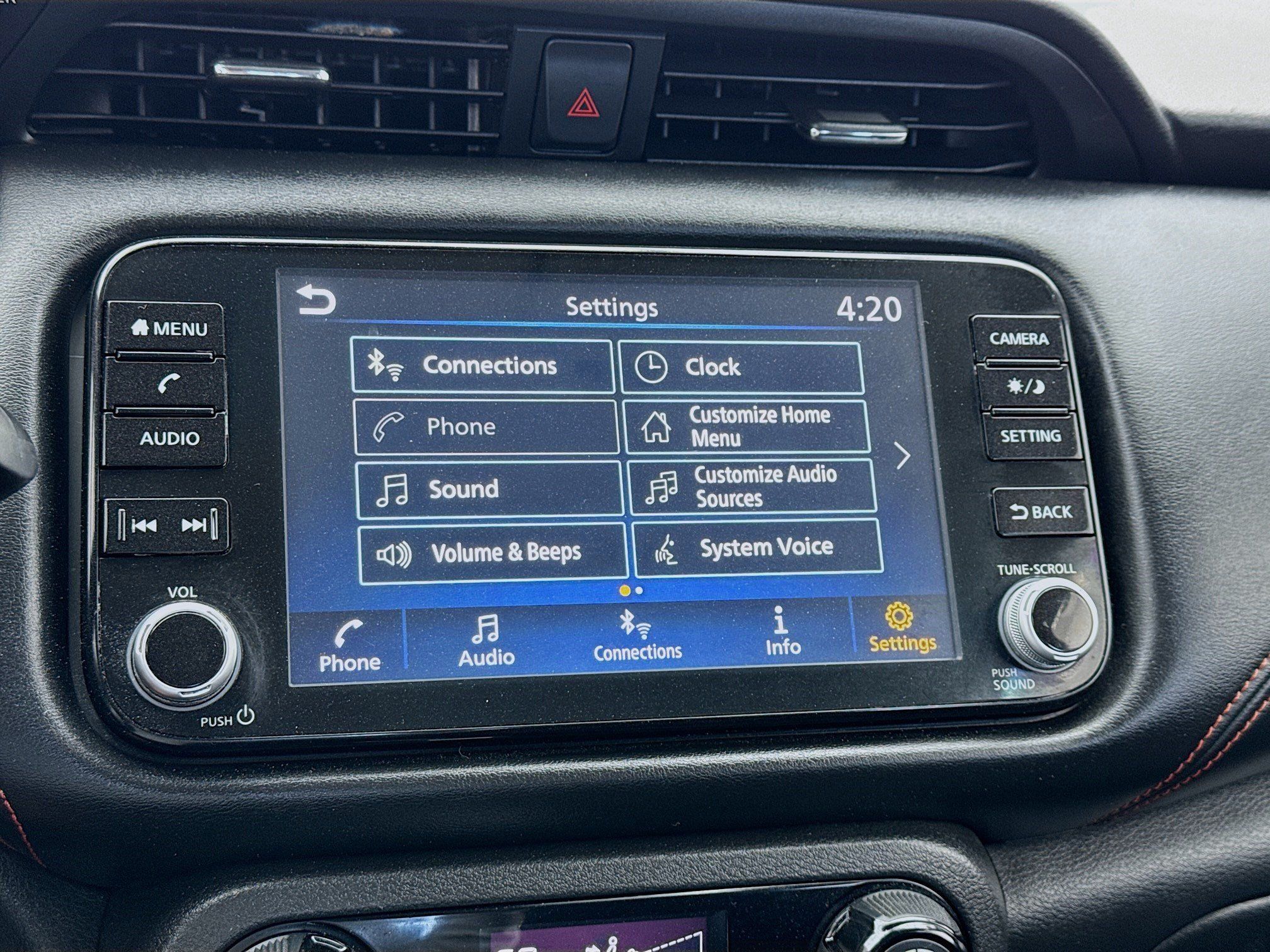 Used 2023 Nissan Kicks SR w/ Interior Electronics Package FWD image 9
