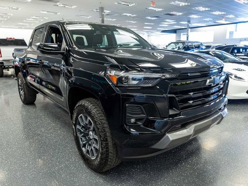 Used 2024 Chevrolet Colorado Z71 w/ Z71 Convenience Package 2 image 3