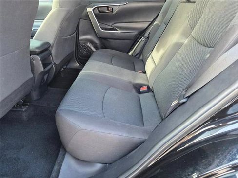 Used 2021 Toyota RAV4 LE AWD/4WD image 15