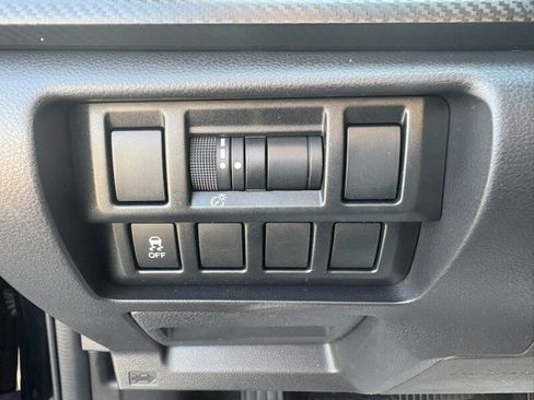 Used 2018 Subaru Crosstrek 2.0i AWD/4WD image 15