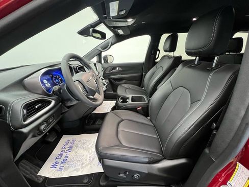 New 2026 Chrysler Pacifica Select FWD image 4