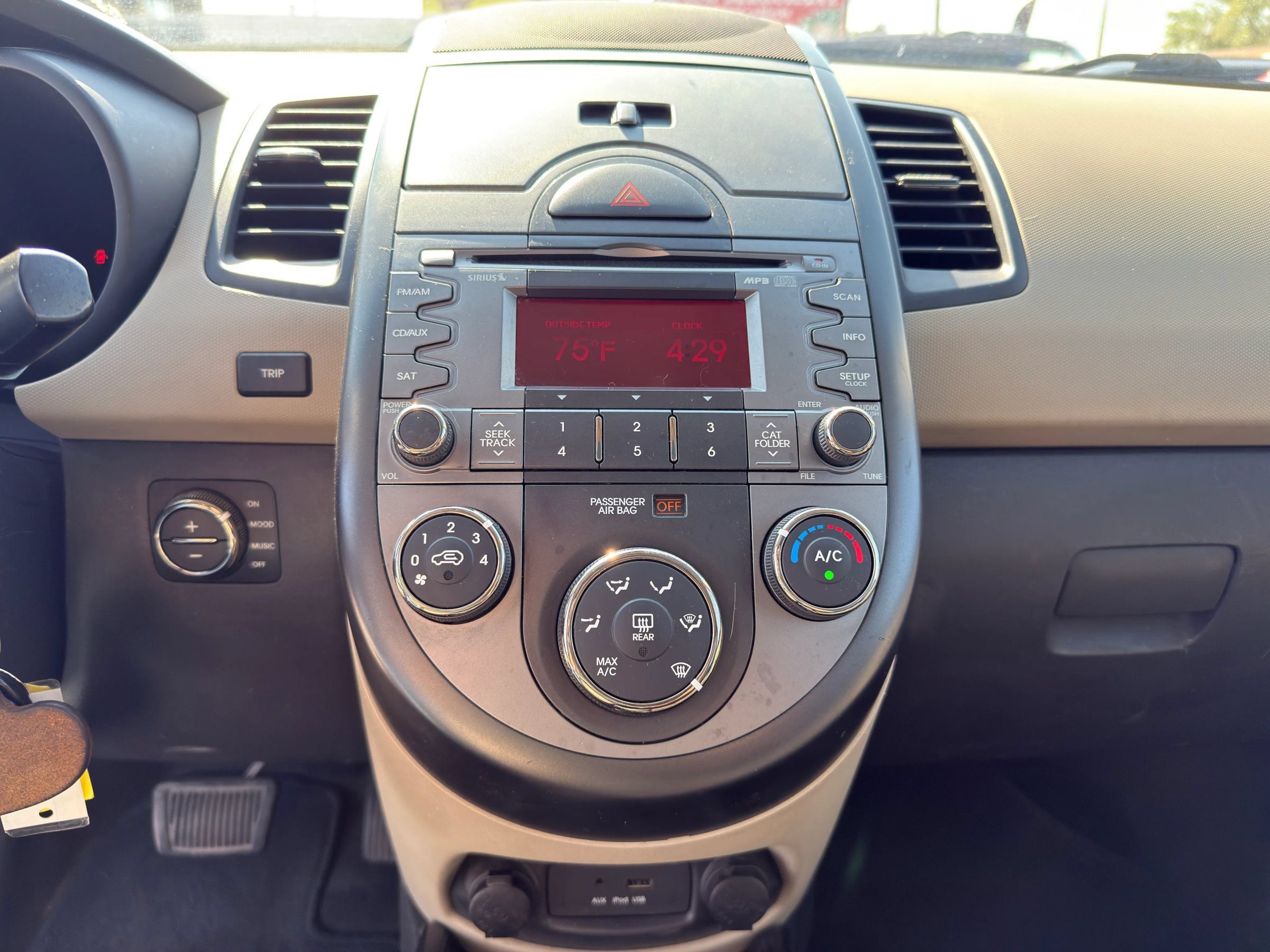 Used 2010 Kia Soul ! FWD image 15