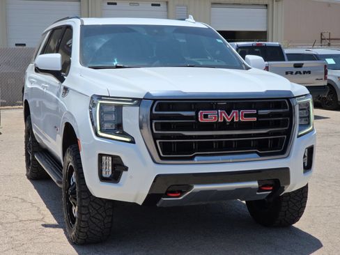 Used 2024 GMC Yukon AT4 w/ Technology Package AWD/4WD image 7