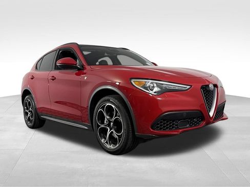 Used 2023 Alfa Romeo Stelvio Ti AWD/4WD image 5