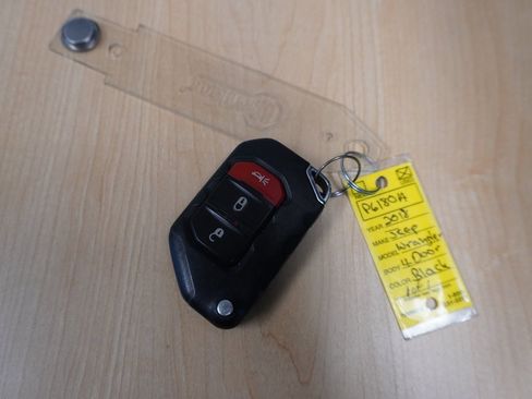 Used 2018 Jeep Wrangler Unlimited Sahara image 37