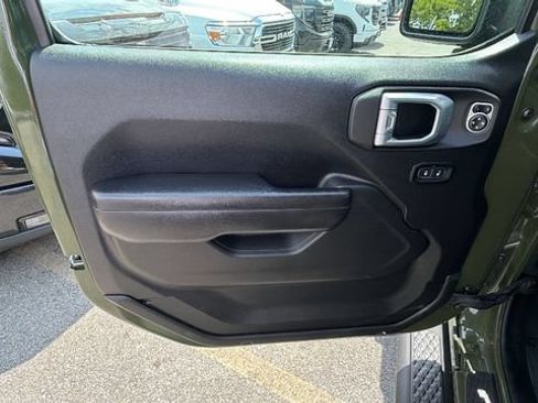 Used 2021 Jeep Gladiator Mojave AWD/4WD image 13