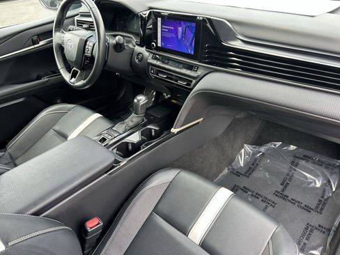 Used 2025 Toyota Camry SE FWD image 8