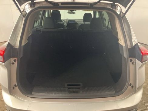 Used 2024 Nissan Rogue S image 19