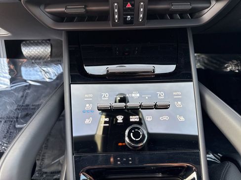 Used 2024 Porsche Cayenne Base image 18