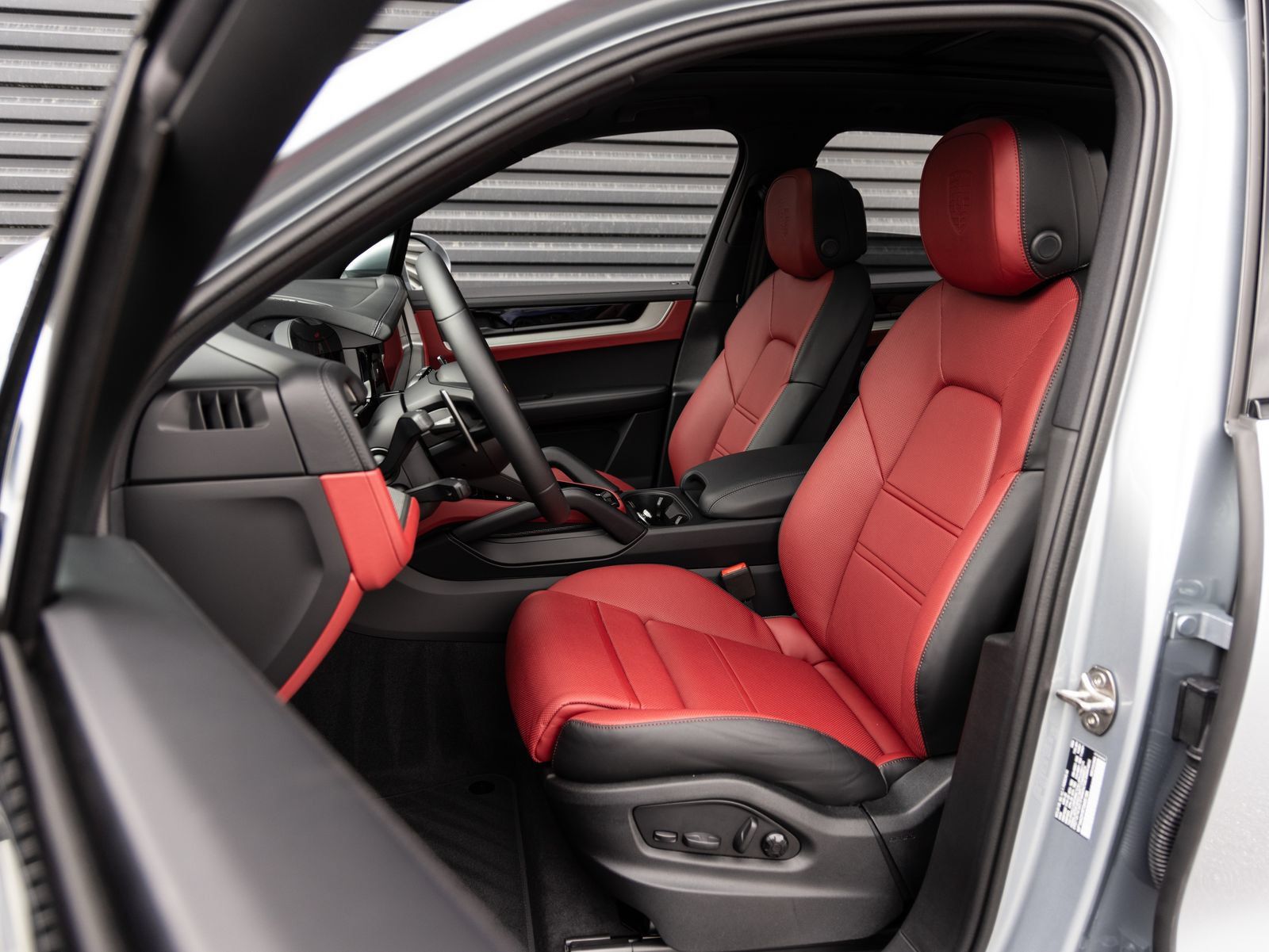 Certified 2026 Porsche Cayenne AWD/4WD image 5