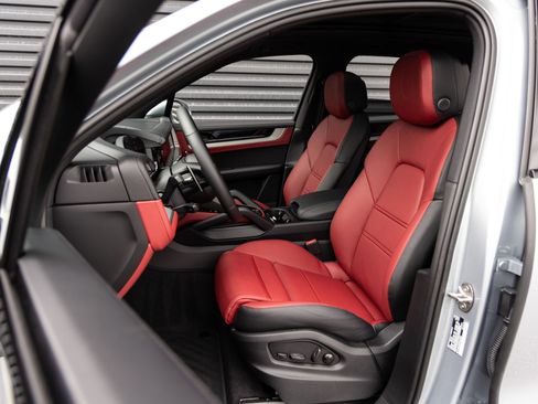 Certified 2026 Porsche Cayenne AWD/4WD image 5