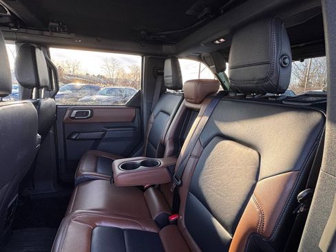 Used 2024 Ford Bronco Outer Banks image 9