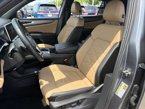 Used 2024 Volkswagen Atlas Cross Sport SE AWD/4WD image 7