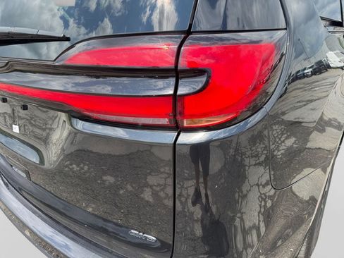 Used 2021 Chrysler Pacifica Touring-L w/ Premium & Safety Sphere Group AWD/4WD image 18