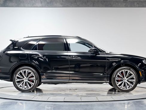Used 2021 Bentley Bentayga w/ First Edition Specification AWD/4WD image 17