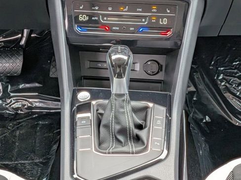 New 2026 Volkswagen Taos SE image 18