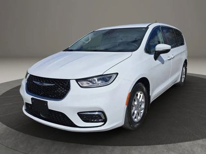 Used 2023 Chrysler Pacifica Touring-L