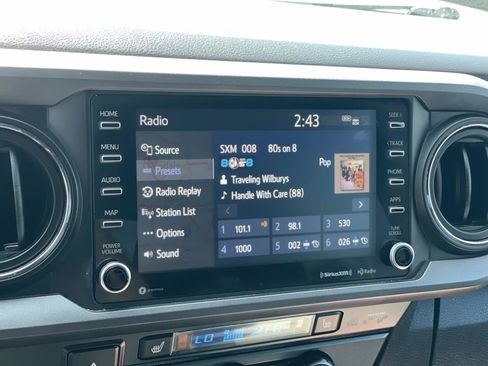 Used 2020 Toyota Tacoma TRD Sport w/ Technology Package RWD image 13