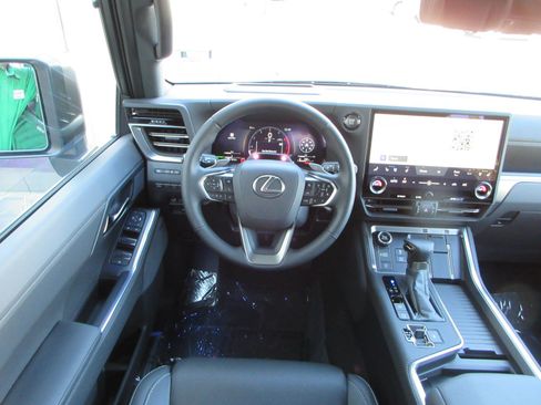 Used 2026 Lexus GX 550 w/ Cold Area Package AWD/4WD image 37