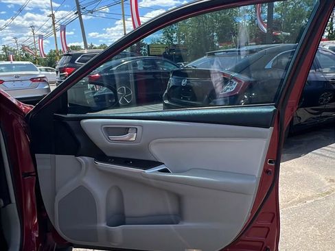 Used 2017 Toyota Camry XLE FWD image 16