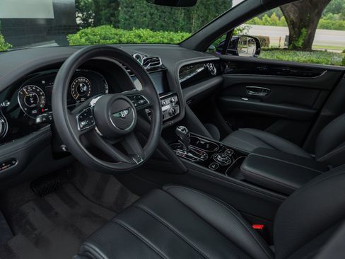 Certified 2024 Bentley Bentayga Plug-In Hybrid AWD/4WD image 9